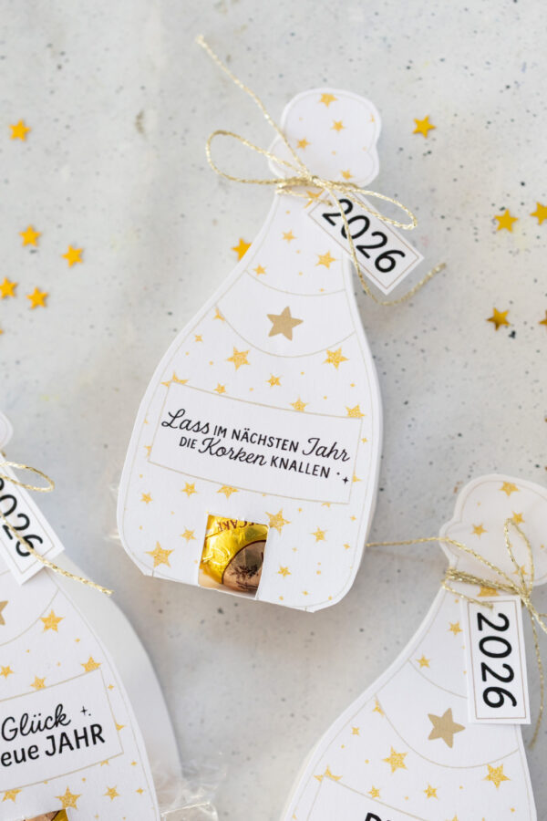 Silvester Gastgeschenk Sektflaschen für Pralinen