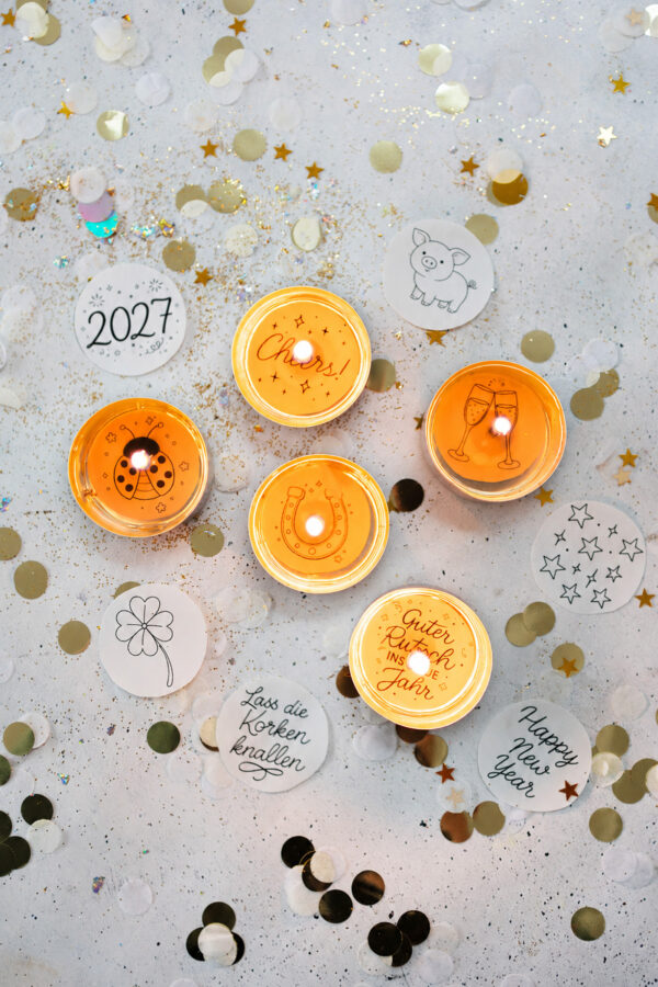 Teelicht-Botschaften für Silvester (sw) - Vorlage zum Ausdrucken