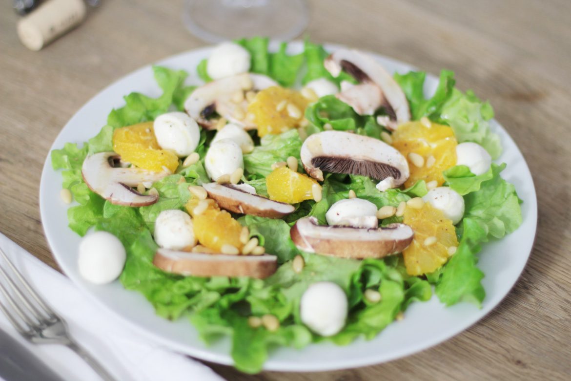 Wintersalat mit Orangen, Mozzarella und Champignons – Women at Work