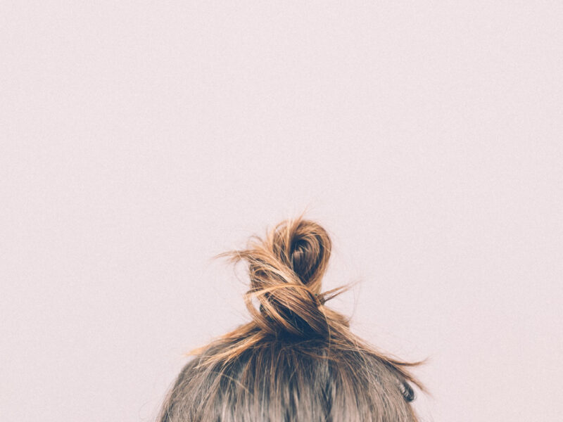 Bloß keine Panik! Wie sich Haarausfall bei Frauen garantiert stoppen lässt