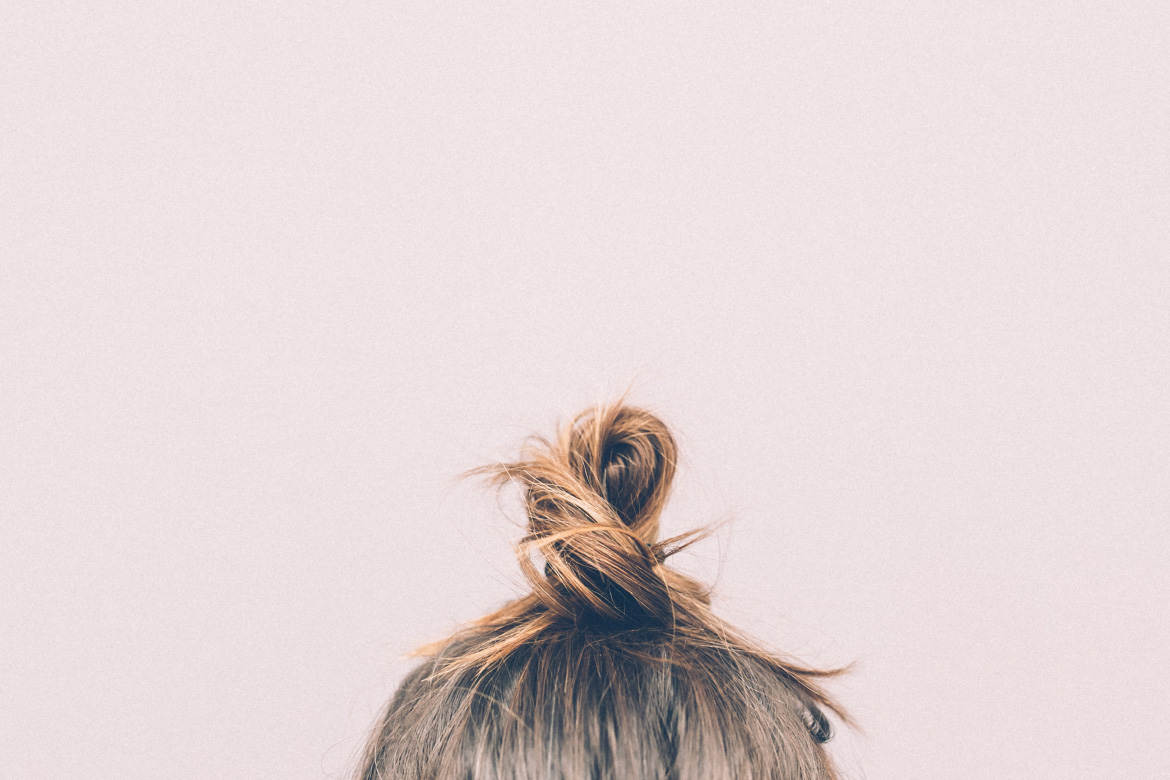 Bloß keine Panik! Wie sich Haarausfall bei Frauen garantiert stoppen lässt