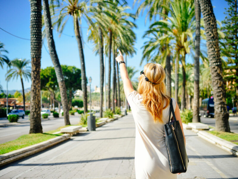 Darf mein Chef den Urlaub wegen Personalmangel streichen? 7 Regeln, die du zum Thema Urlaub kennen solltest!