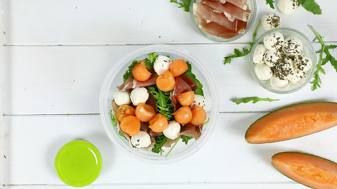 Melonen Mozzarella Salat in der Salatbox mit Emsa CLIP & GO