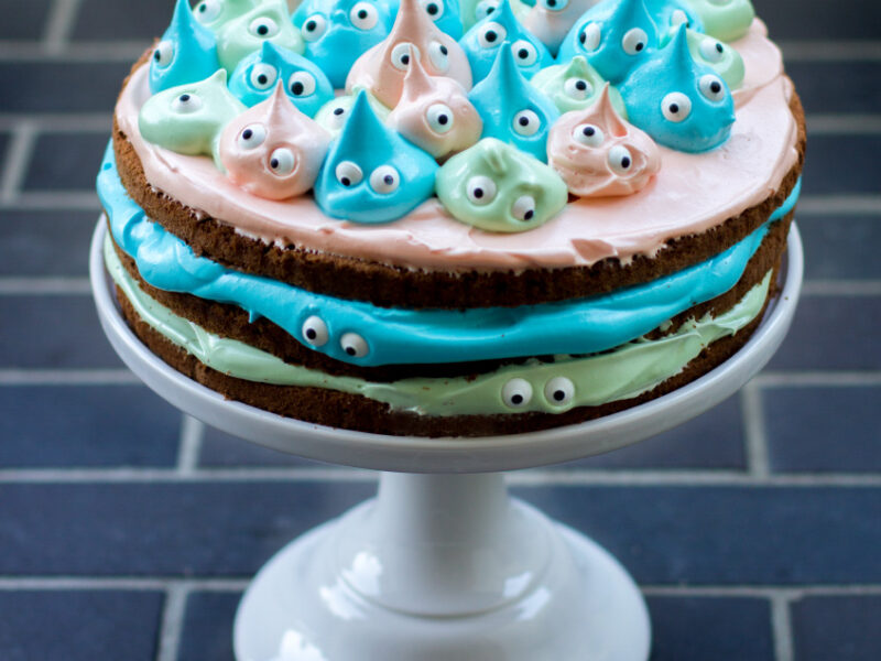 Monstertorte mit Marshmallow-Frosting