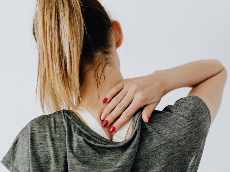 Neue Therapien bei Rückenschmerz: Warum sogar ein Schnupfen helfen kann