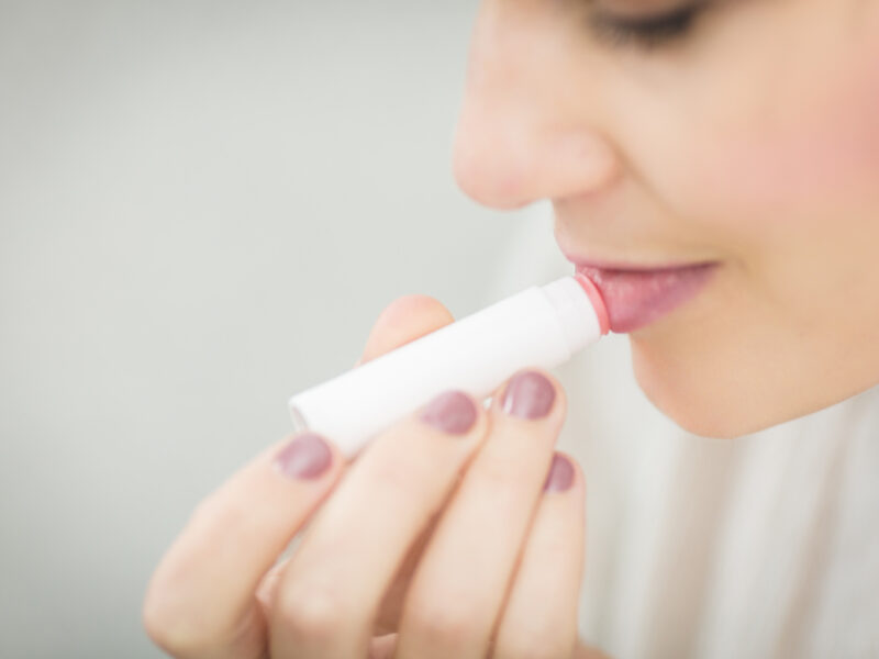 Im Jahreszeitenwechsel: Warum dir jetzt Gürtelrose und Herpes drohen